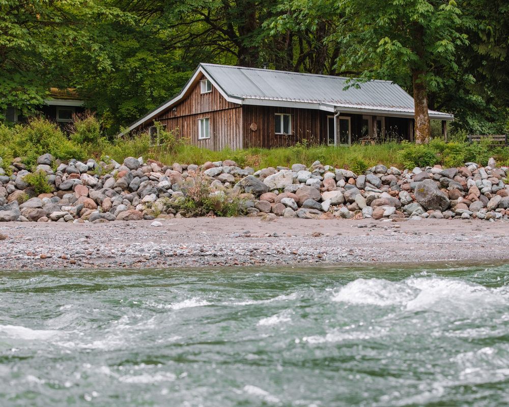 Sunwolf Sunwolf Riverside Resort - Super, Natural BC