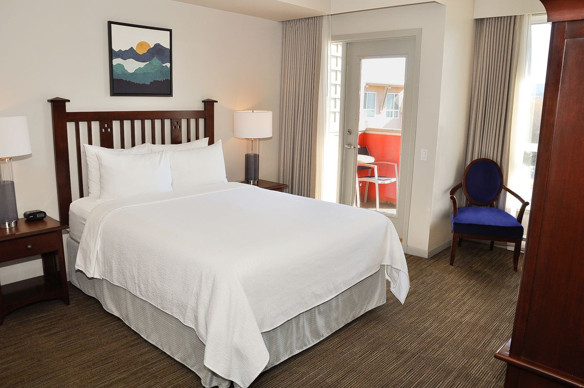 Manteo at Eldorado Resort Super, Natural BC